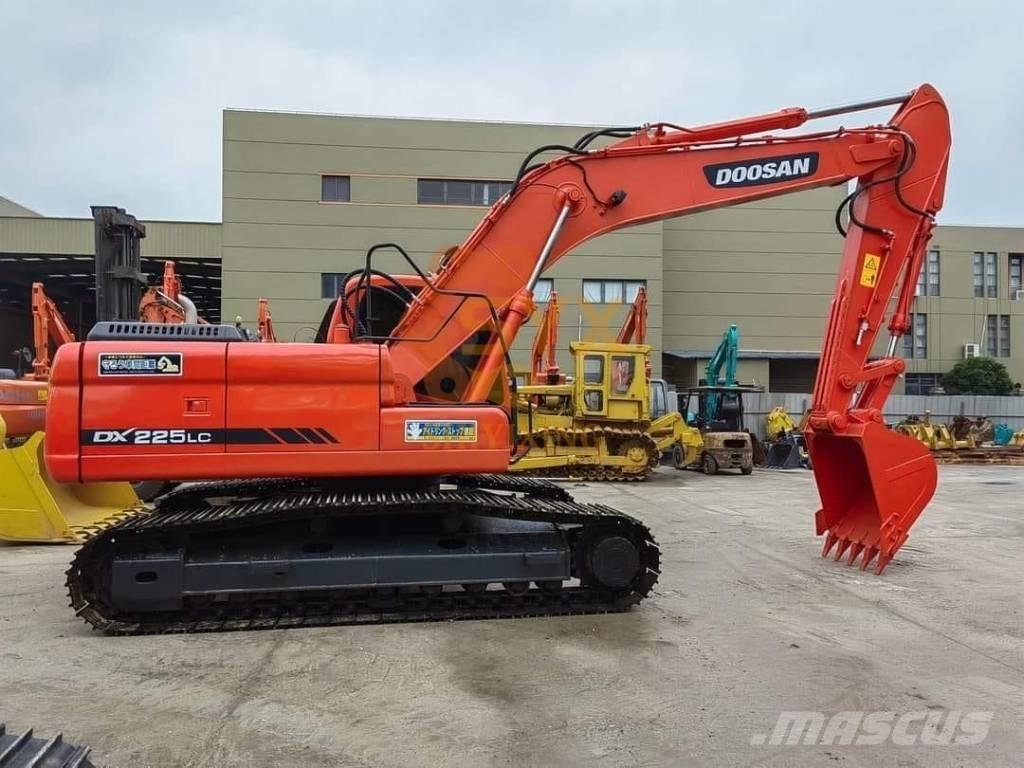 Doosan DX 225 LL حفارات زحافة