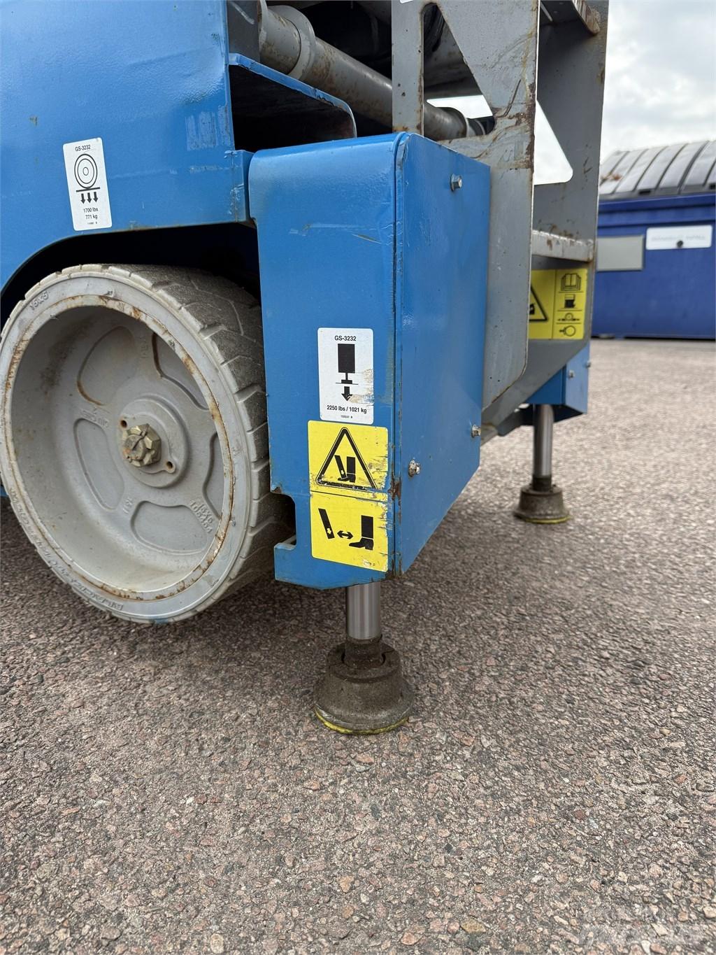 Genie GS3232 رافعات مقصية الشكل