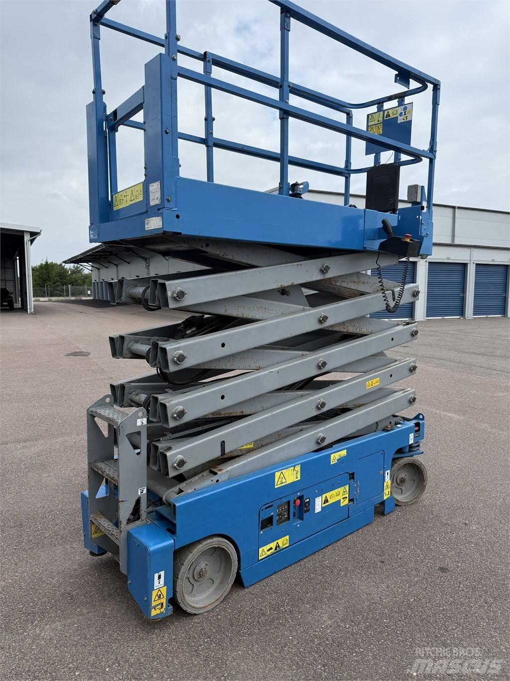 Genie GS3232 رافعات مقصية الشكل