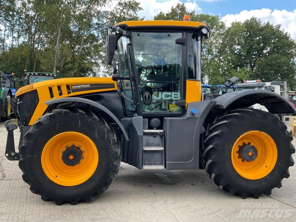 JCB Fastrac 4220 الجرارات