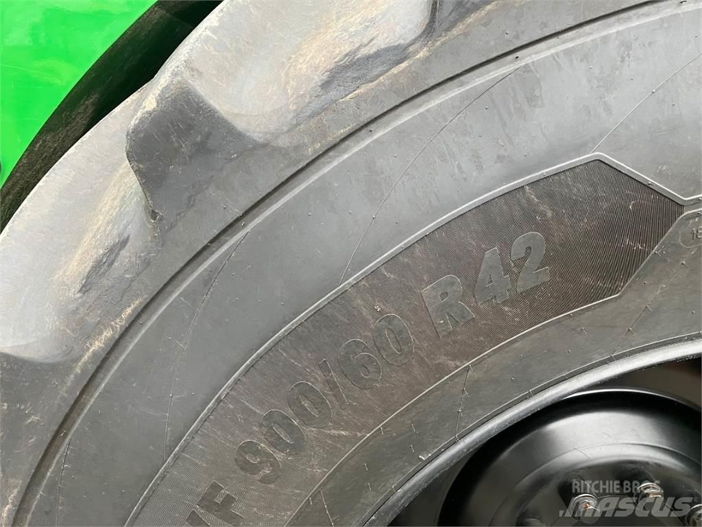 John Deere 9700i حصادات الأعلاف