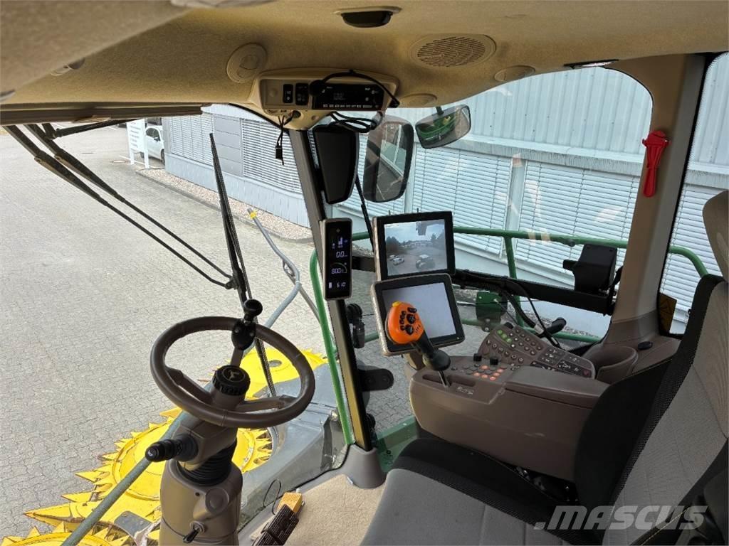 John Deere 9700i حصادات الأعلاف