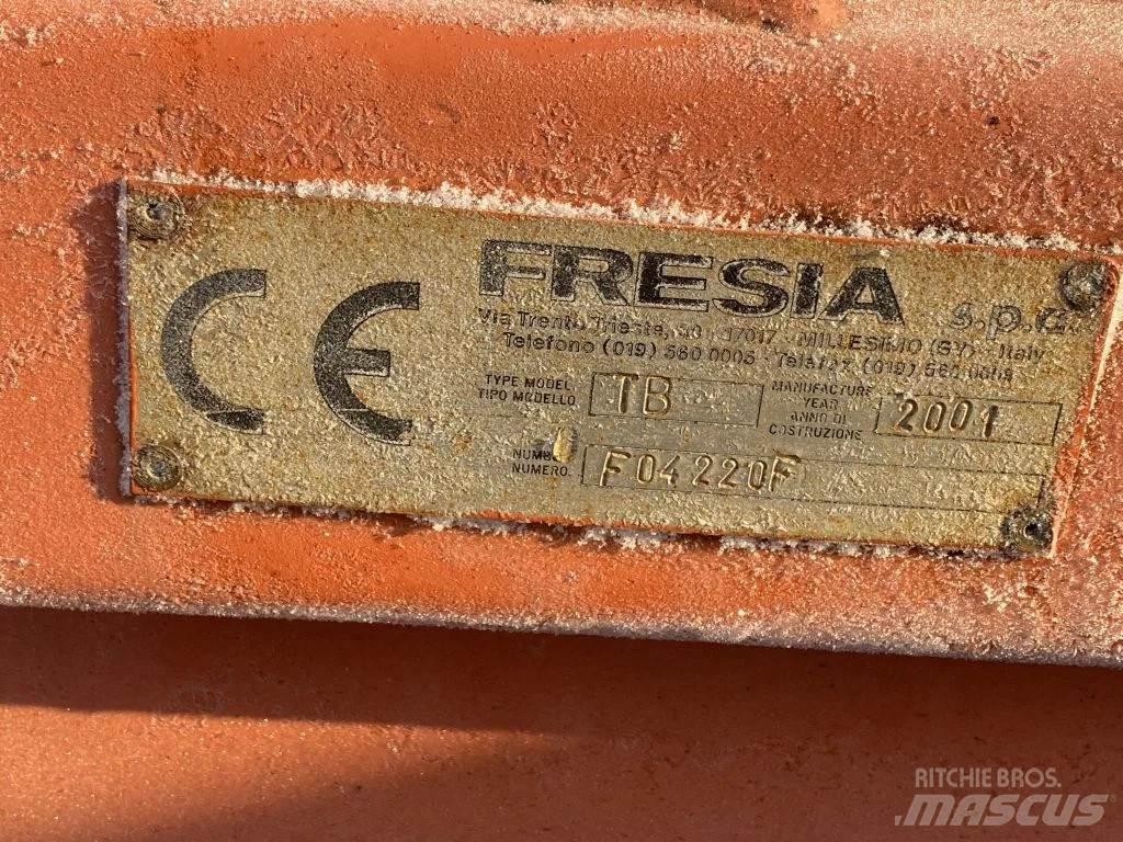  Fresia + Snow shovel حراثات ونصول الجليد
