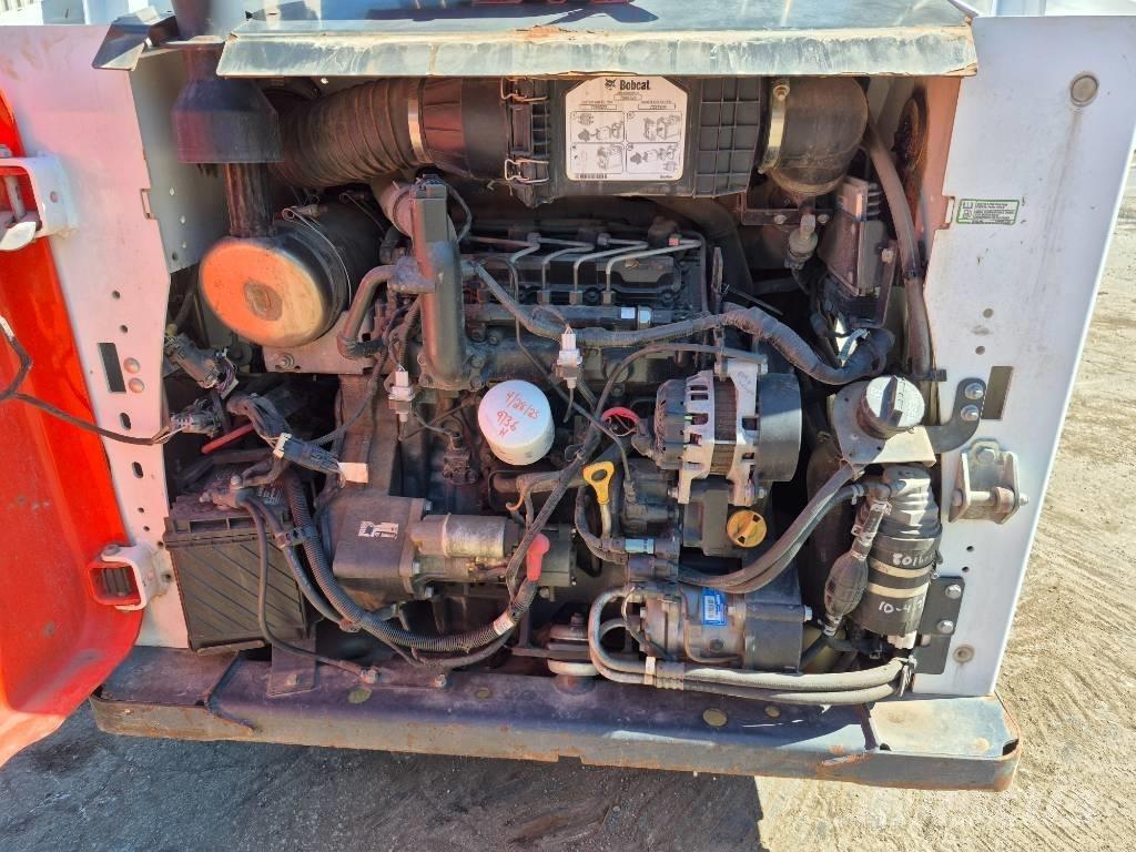 Bobcat S 570 لوادر انزلاقية التوجيه
