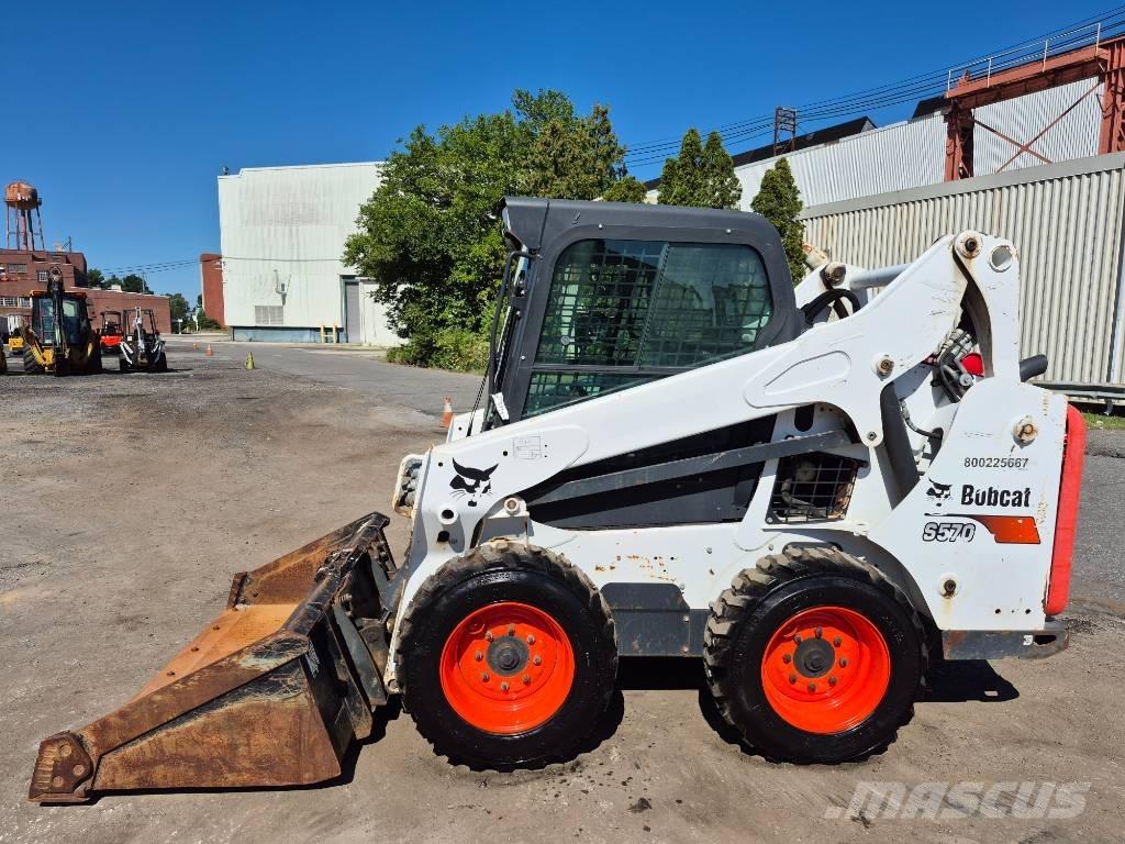 Bobcat S 570 لوادر انزلاقية التوجيه