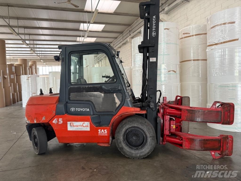 Toyota 02-7 FD 40 شاحنات الديزل