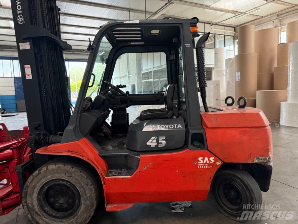 Toyota 02-7 FD 40 شاحنات الديزل