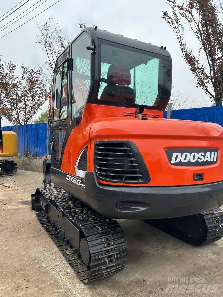 Doosan DX60 حفارات صغيرة أقل من 7 طن (حفارات صغيرة)