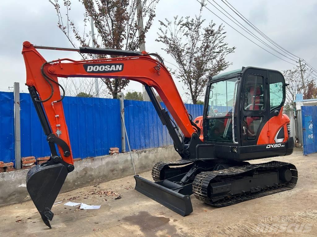 Doosan DX60 حفارات صغيرة أقل من 7 طن (حفارات صغيرة)