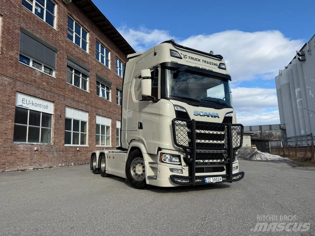 Scania S 590 وحدات الجر