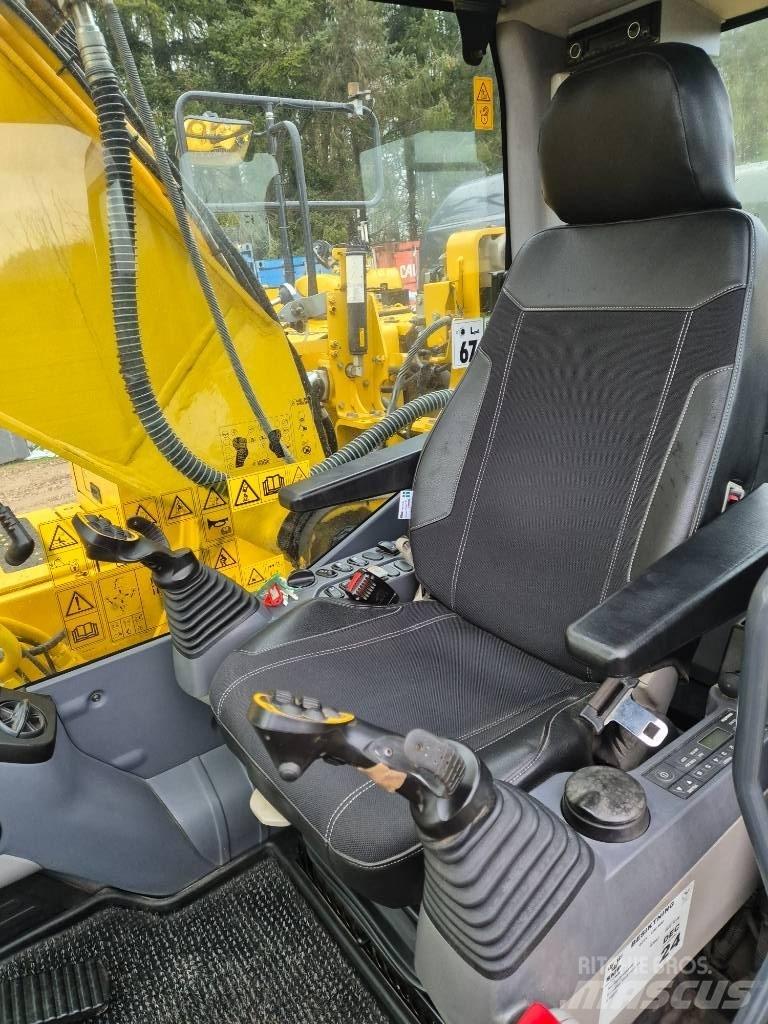 Komatsu PC210 LC-11 حفارات زحافة