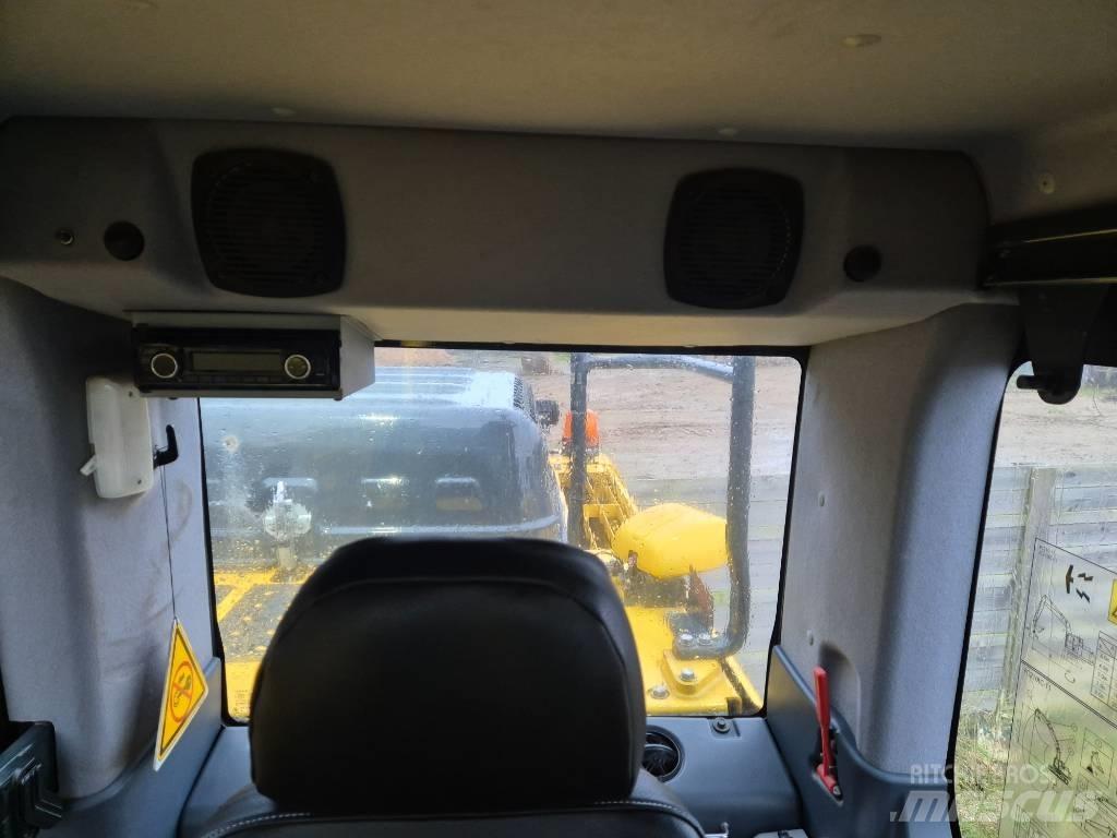 Komatsu PC210 LC-11 حفارات زحافة