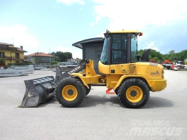 Volvo L30 GS لوادر بعجل