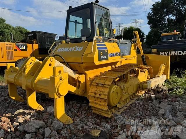 Komatsu D 85 بلدوزرات مجنزرة