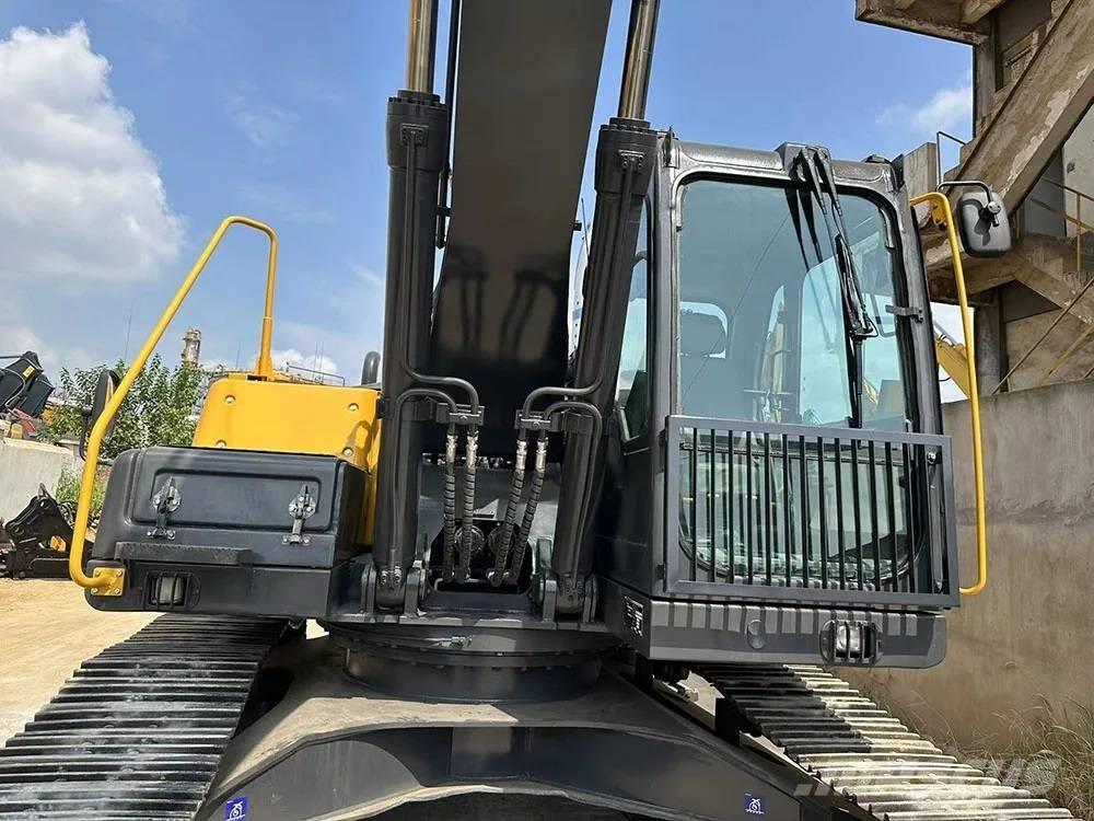 Volvo EC240D حفارات زحافة