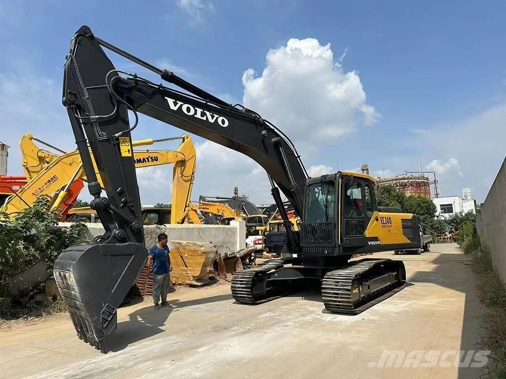 Volvo EC240D حفارات زحافة