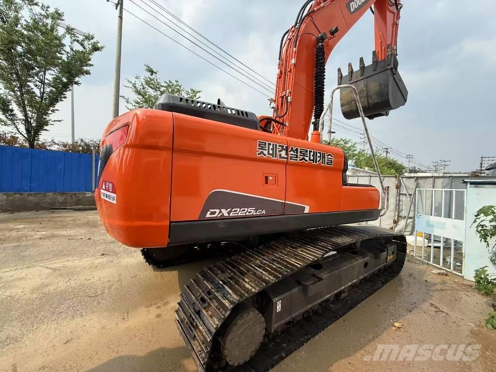 Doosan DX 225 LCA حفارات زحافة