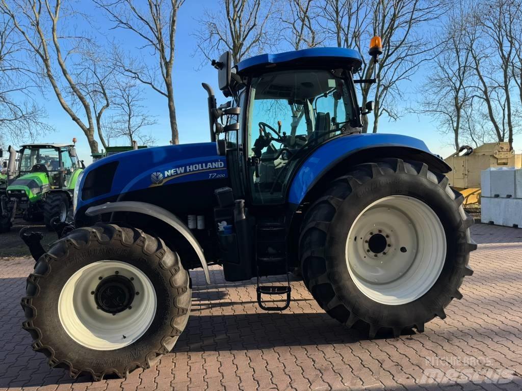 New Holland T7.200 الجرارات