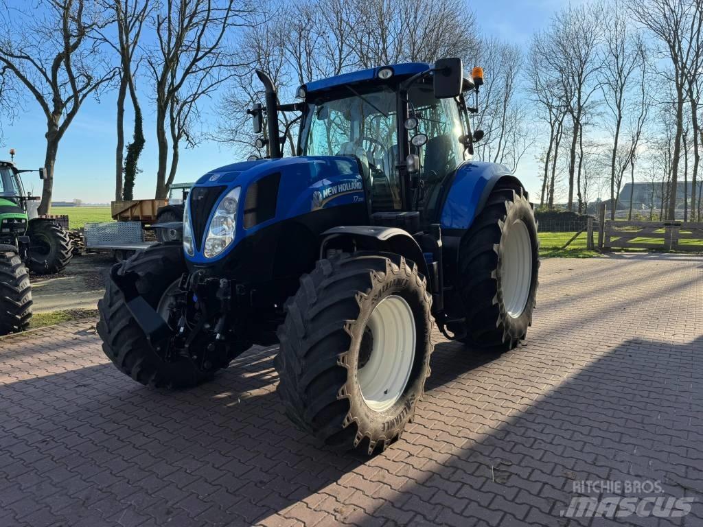 New Holland T7.200 الجرارات