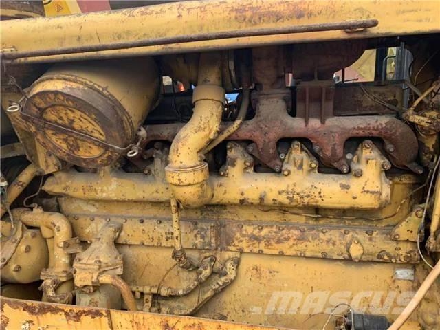 CAT D 8 K بلدوزرات مجنزرة