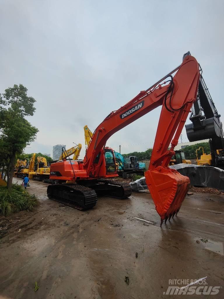 Doosan 220 LC-7 حفارات زحافة