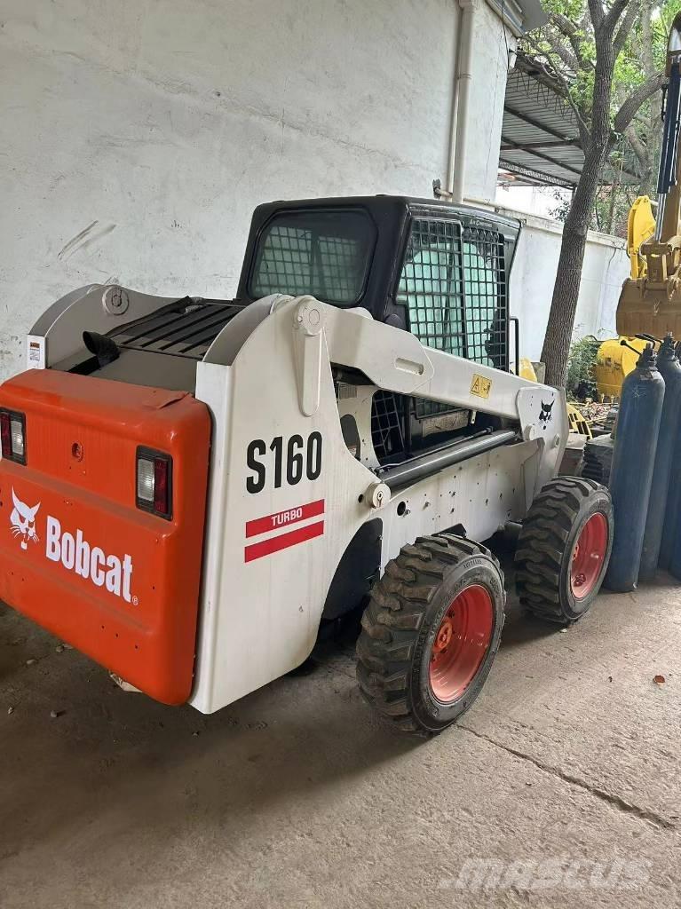 Bobcat S 160 لوادر انزلاقية التوجيه