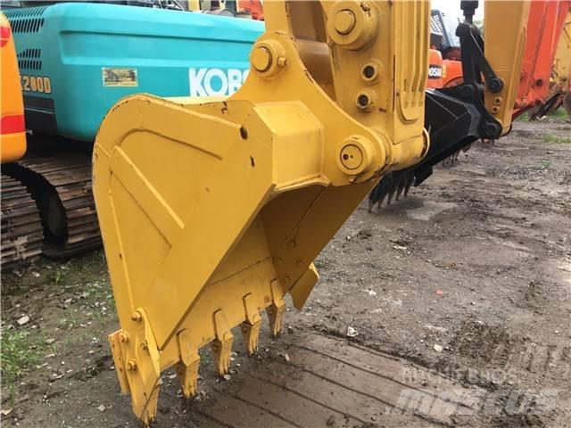 Komatsu PC 200-8 حفارات زحافة