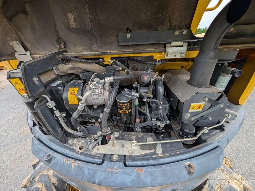 Komatsu PW 98 MR-8 حفارات بعجل