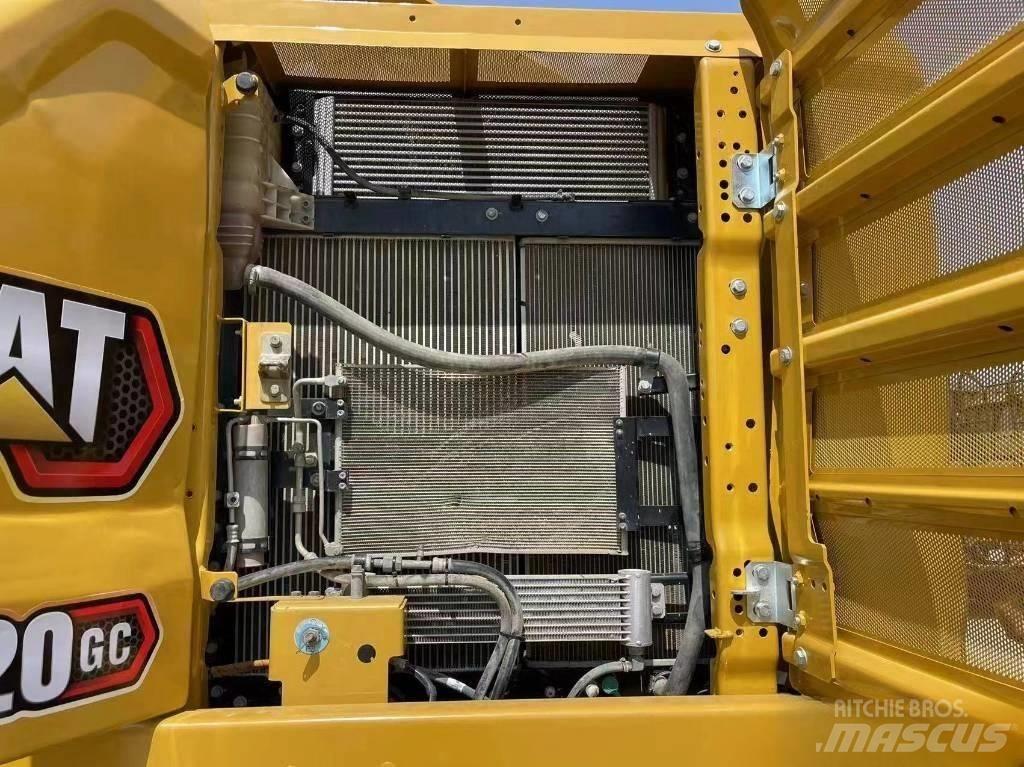 CAT 320 GC حفارات زحافة