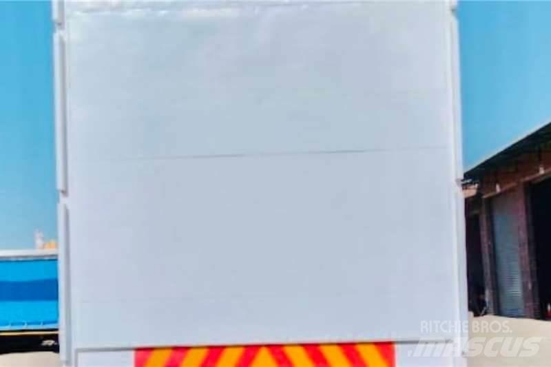  Custom Curtainside مقطورات أخرى