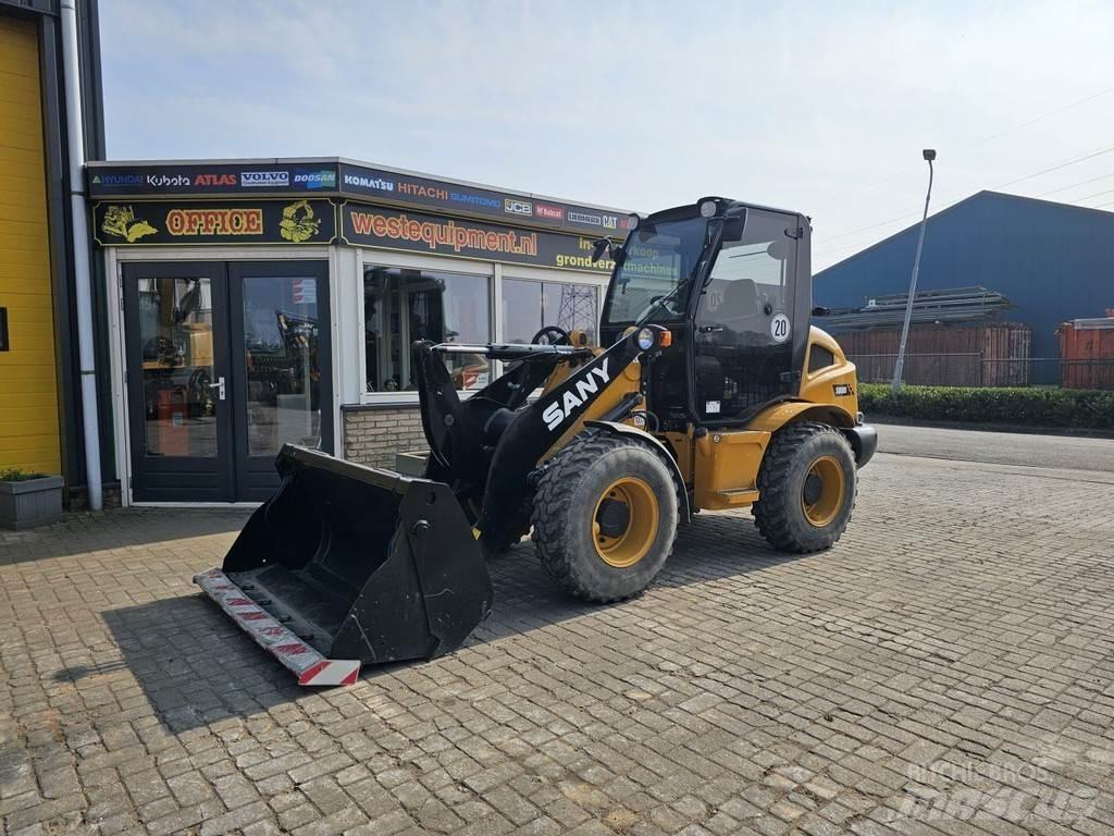Venieri VF1201 لوادر بعجل