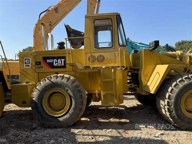 CAT 966 F لوادر بعجل