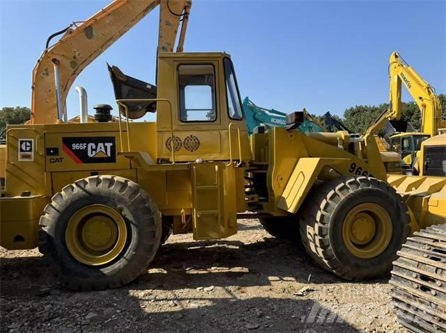 CAT 966 F لوادر بعجل