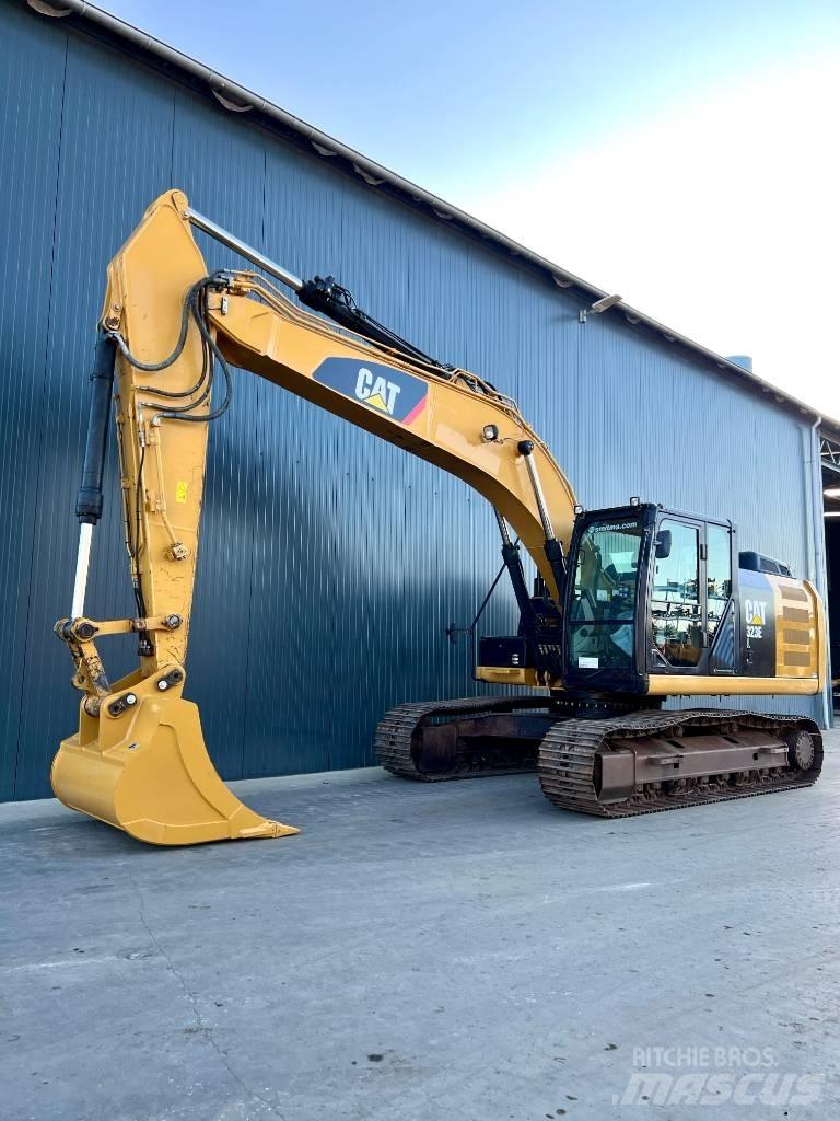 CAT 323E L حفارات زحافة