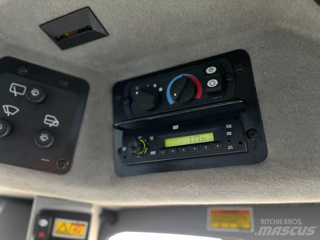 CAT 140M معدات تمهيد الطرق