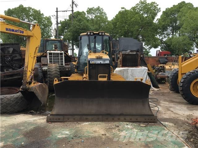 CAT D5K بلدوزرات مجنزرة