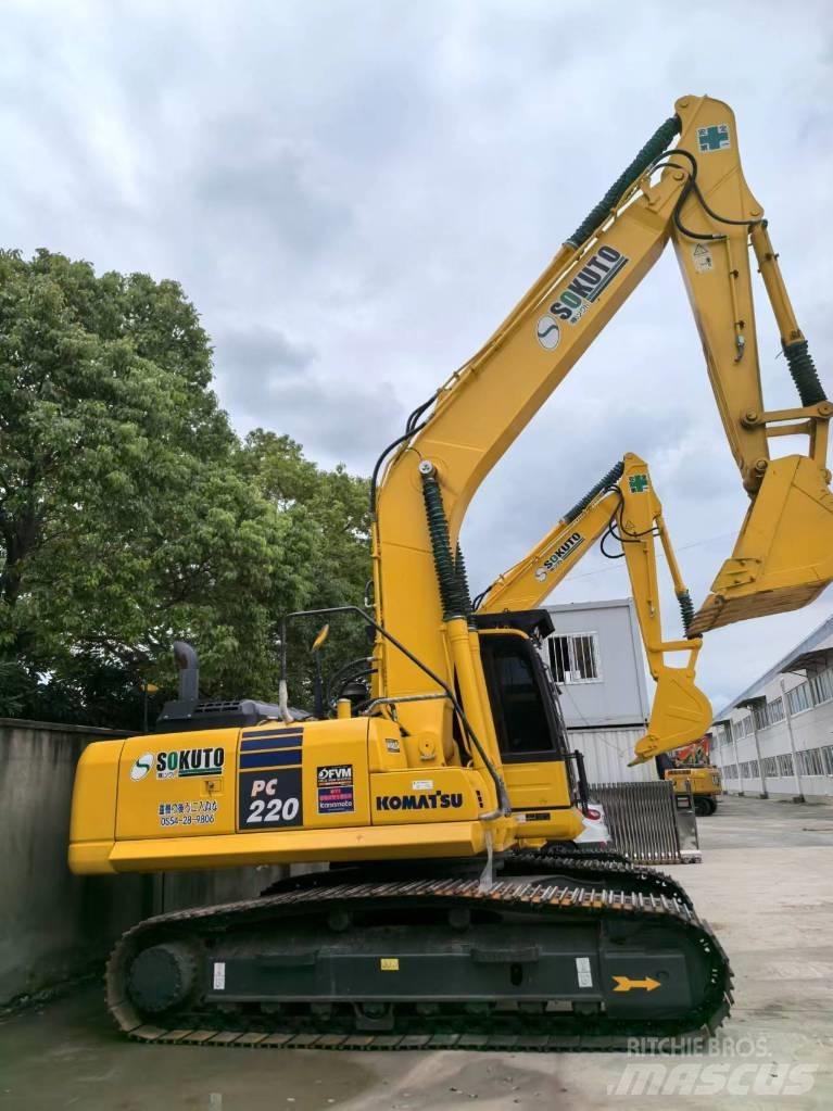 Komatsu PC 220-8 حفارات زحافة