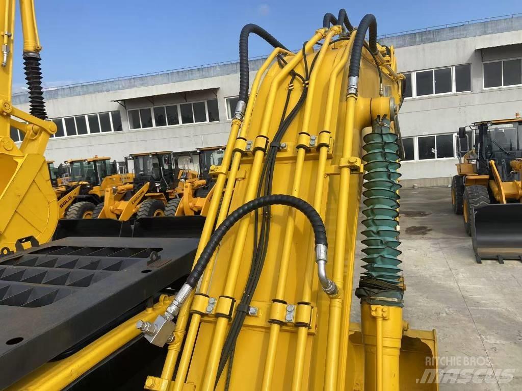 Komatsu PC 220-8 حفارات زحافة