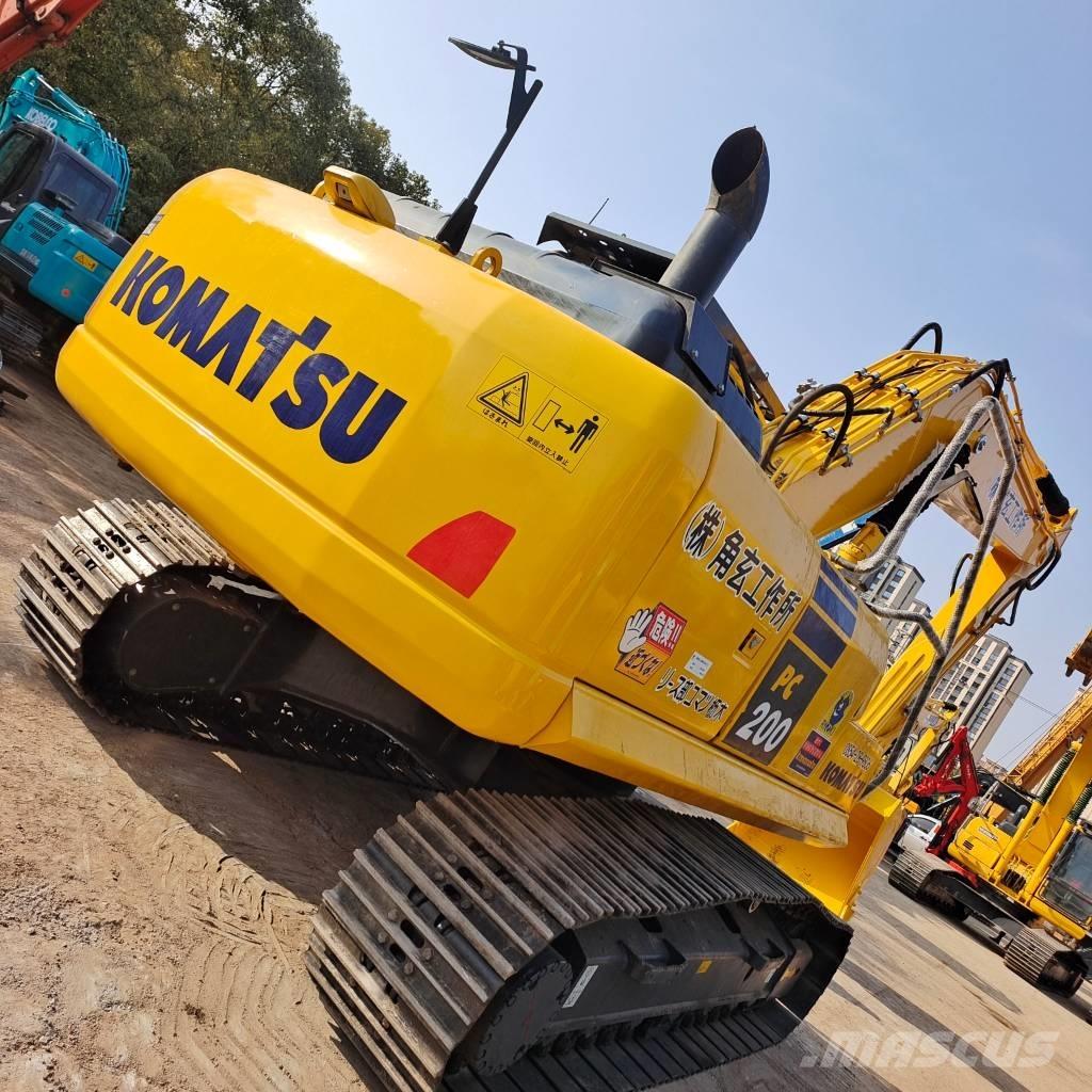 Komatsu PC 200-8 حفارات زحافة
