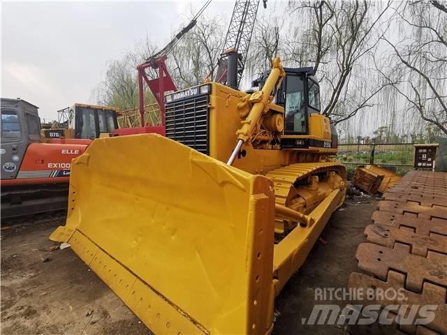 Komatsu D155A بلدوزرات مجنزرة