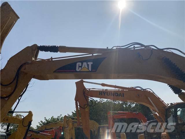 CAT 320 C حفارات زحافة