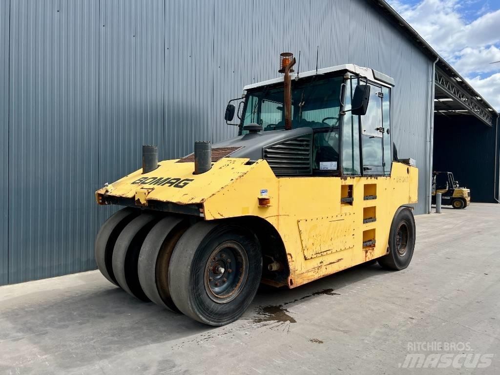 Bomag BW 24 R مداحل ذات إطارات هوائية
