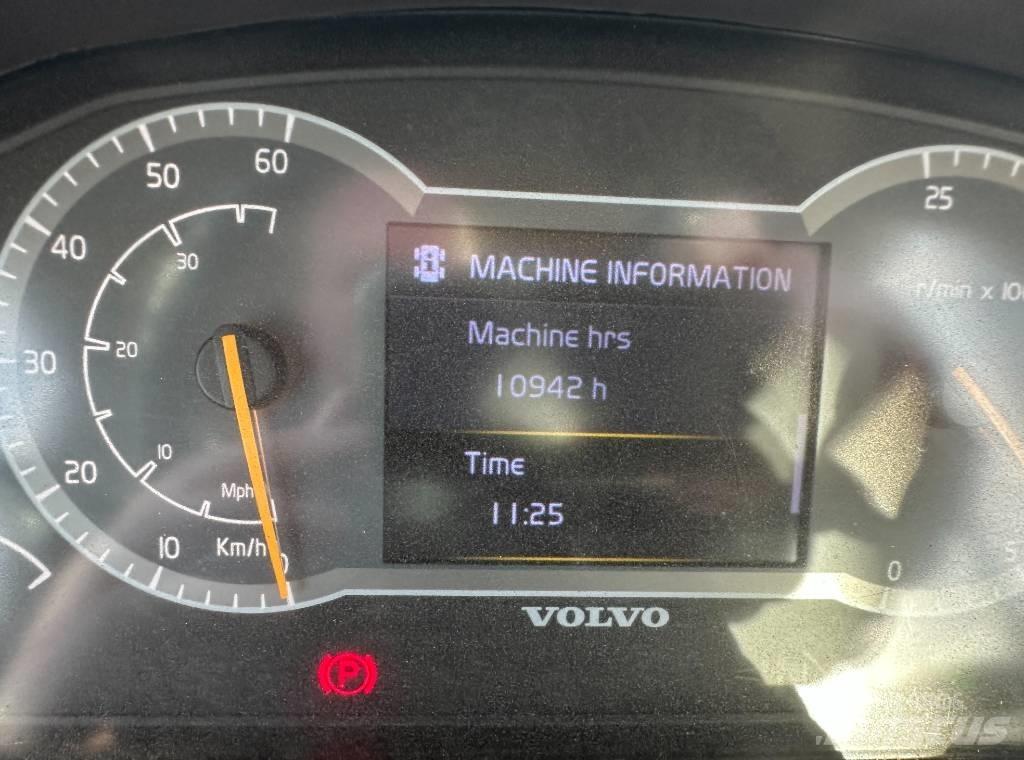 Volvo L 260 H لوادر بعجل