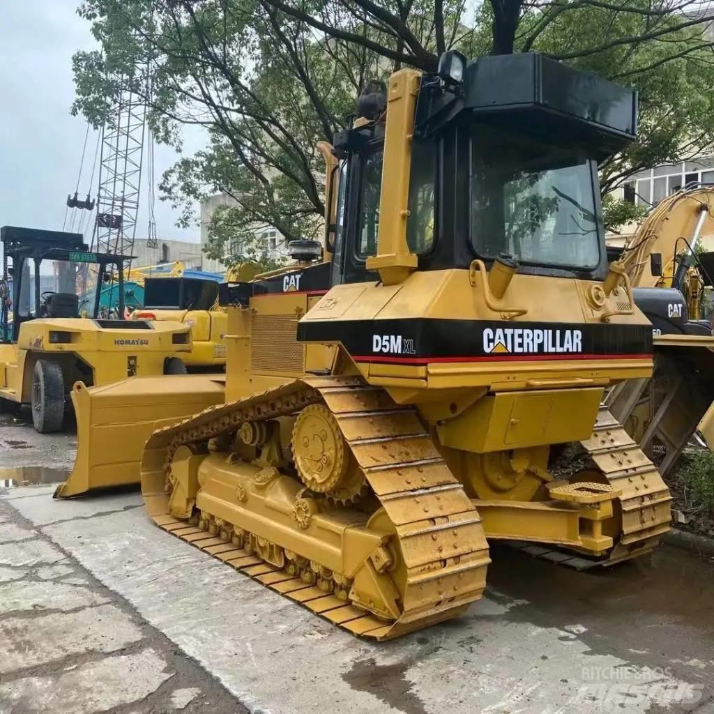 CAT D 5 M XL بلدوزرات مجنزرة