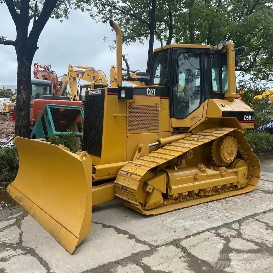 CAT D 5 M XL بلدوزرات مجنزرة