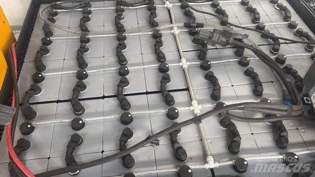 Still RX 60-80/900 شاحنات ذات رافعات شوكية تعمل بالكهرباء