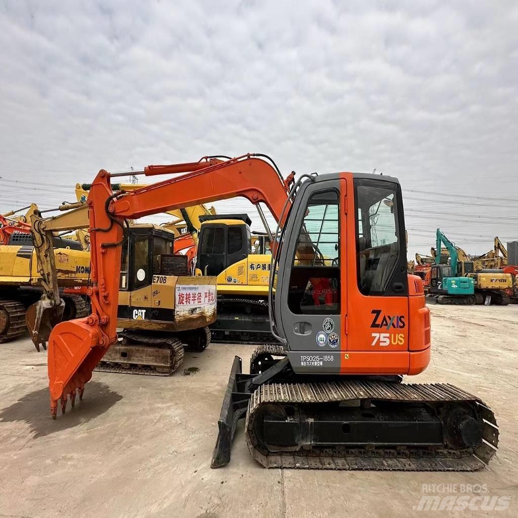 Hitachi ZX 75 US حفارات وسط 7 طن - 12 طن