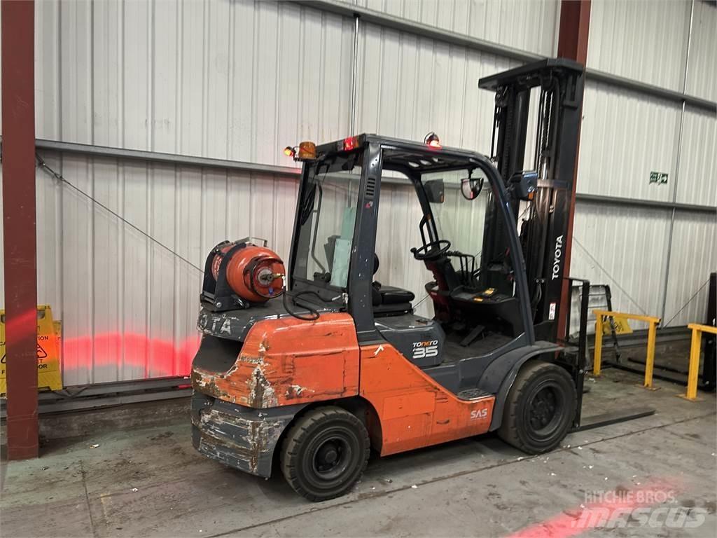 Toyota 02-8FGJF35 شاحنات LPG