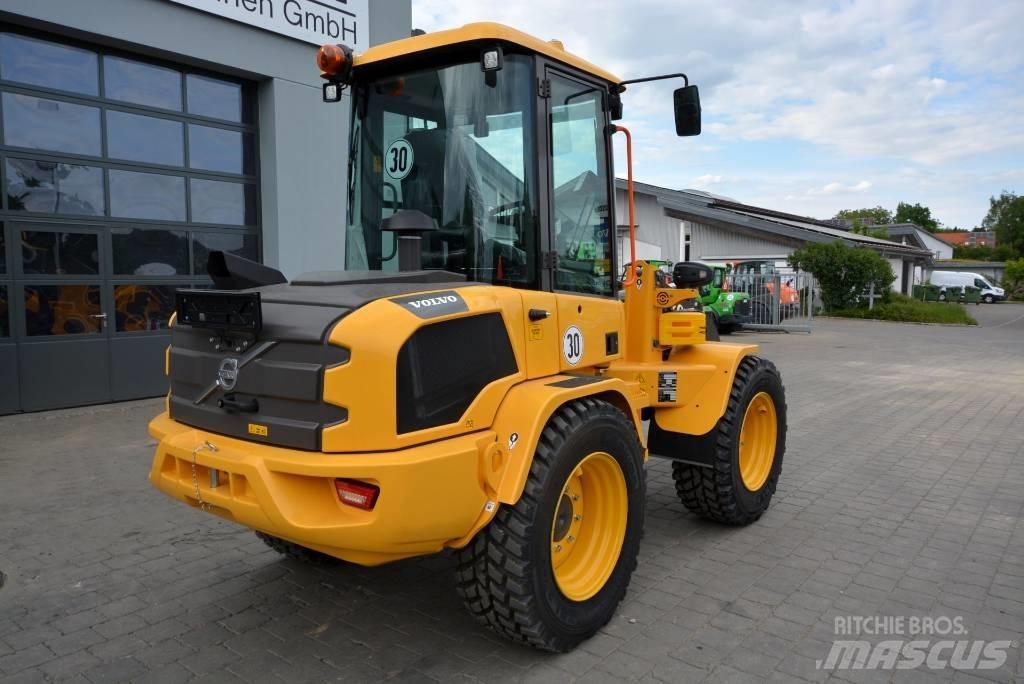 Volvo L 35 HS لوادر بعجل