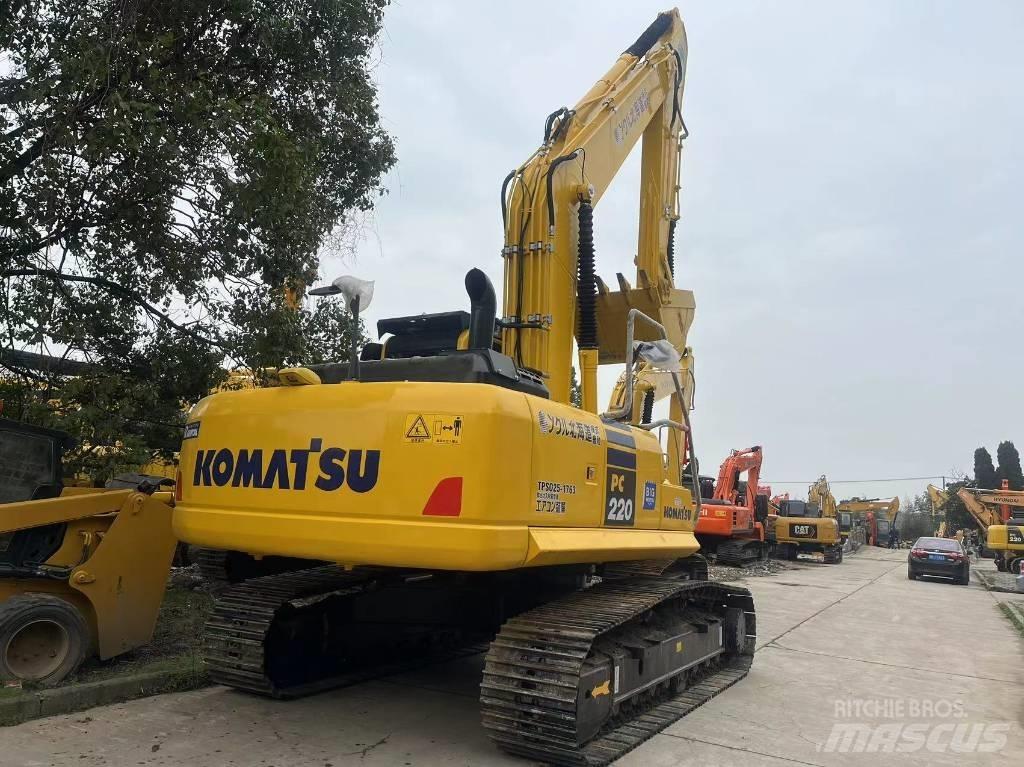 Komatsu PC 220-8 MO حفارات زحافة